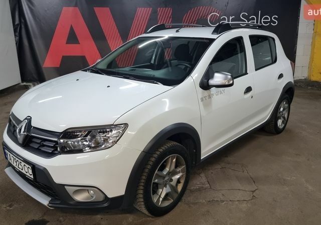 Белый Рено Сандеро, объемом двигателя 0.9 л и пробегом 79 тыс. км за 8200 $, фото 1 на Automoto.ua