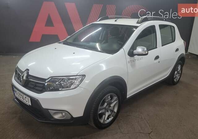 Белый Рено Сандеро, объемом двигателя 0.9 л и пробегом 109 тыс. км за 9600 $, фото 1 на Automoto.ua