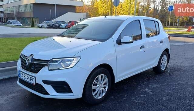 Белый Рено Сандеро, объемом двигателя 0.9 л и пробегом 45 тыс. км за 8300 $, фото 1 на Automoto.ua