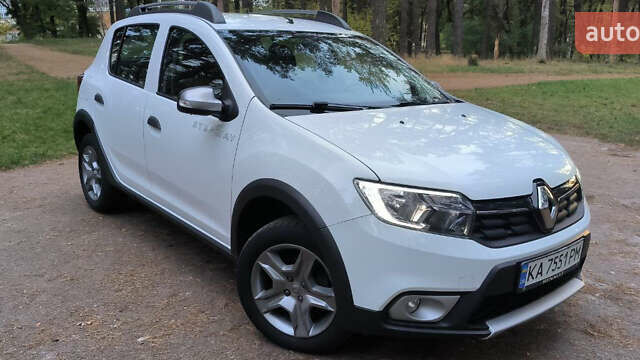 Белый Рено Сандеро, объемом двигателя 0.9 л и пробегом 52 тыс. км за 10999 $, фото 1 на Automoto.ua