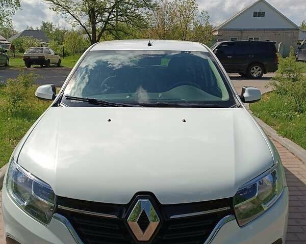 Белый Рено Сандеро, объемом двигателя 1 л и пробегом 18 тыс. км за 9500 $, фото 1 на Automoto.ua