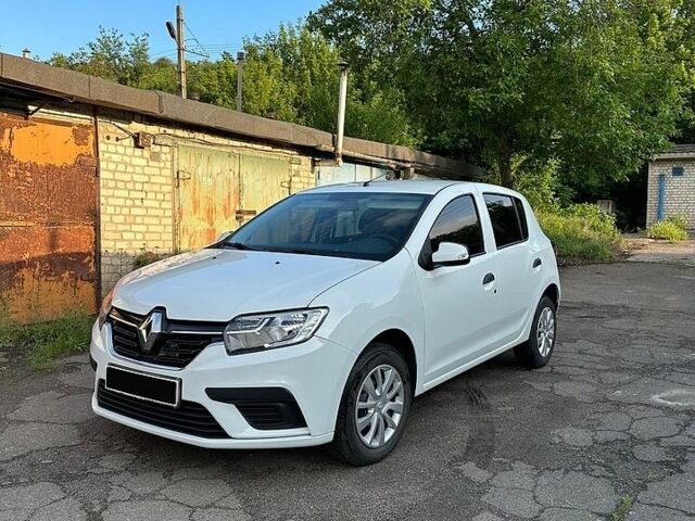 Білий Рено Сандеро, об'ємом двигуна 1 л та пробігом 22 тис. км за 10200 $, фото 1 на Automoto.ua
