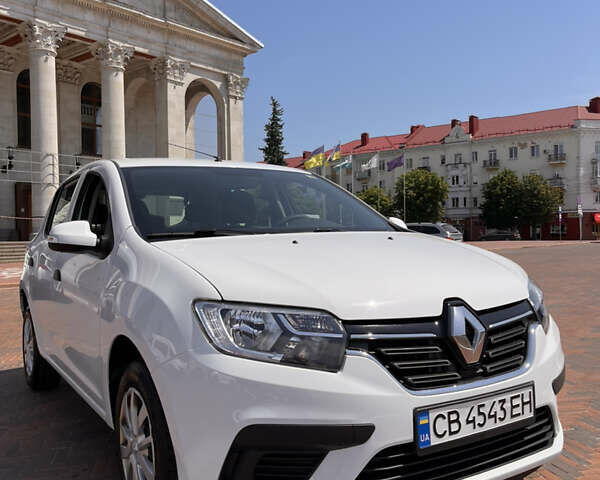 Белый Рено Сандеро, объемом двигателя 1 л и пробегом 32 тыс. км за 10000 $, фото 1 на Automoto.ua