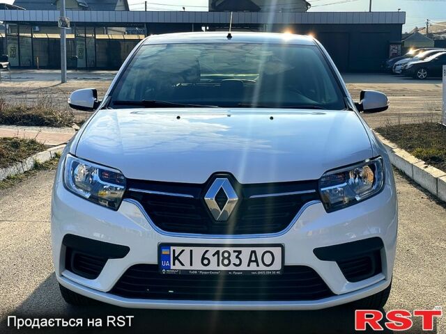 Білий Рено Сандеро, об'ємом двигуна 1.5 л та пробігом 32 тис. км за 13800 $, фото 1 на Automoto.ua