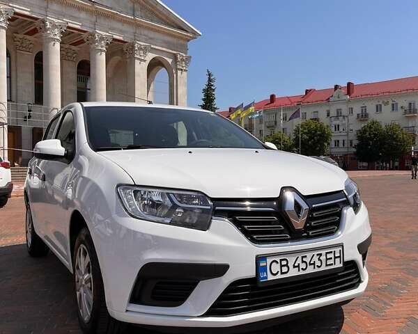 Белый Рено Сандеро, объемом двигателя 1 л и пробегом 37 тыс. км за 9500 $, фото 1 на Automoto.ua