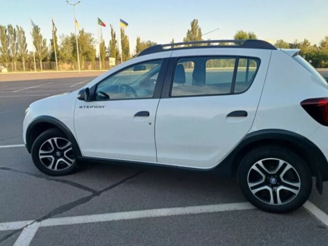 Білий Рено Сандеро, об'ємом двигуна 1.5 л та пробігом 250 тис. км за 5500 $, фото 1 на Automoto.ua