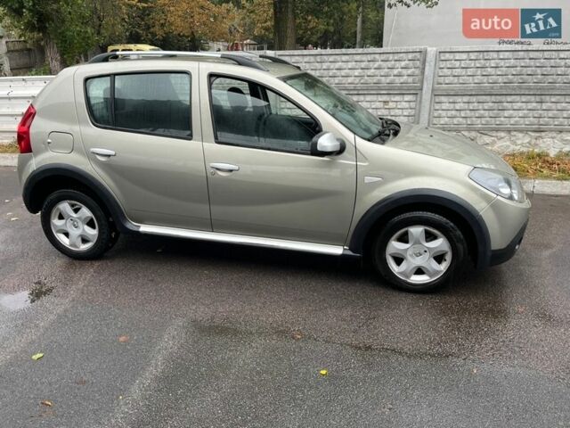 Бежевый Рено Сандеро, объемом двигателя 1.6 л и пробегом 250 тыс. км за 5500 $, фото 1 на Automoto.ua