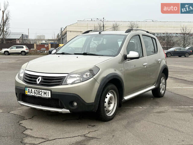 Бежевый Рено Сандеро, объемом двигателя 1.6 л и пробегом 140 тыс. км за 6700 $, фото 1 на Automoto.ua