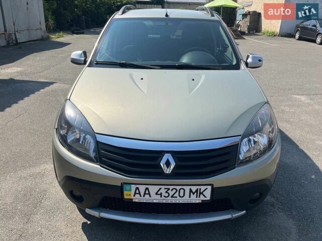 Бежевий Рено Сандеро, об'ємом двигуна 1.6 л та пробігом 120 тис. км за 7100 $, фото 1 на Automoto.ua