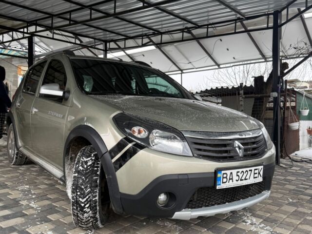 Бежевый Рено Сандеро, объемом двигателя 1.6 л и пробегом 105 тыс. км за 7000 $, фото 1 на Automoto.ua