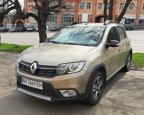Бежевий Рено Сандеро, об'ємом двигуна 0.9 л та пробігом 79 тис. км за 10500 $, фото 1 на Automoto.ua