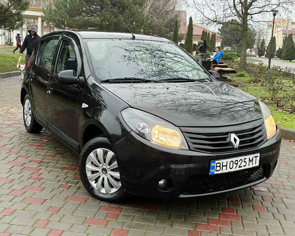Черный Рено Сандеро, объемом двигателя 1.4 л и пробегом 355 тыс. км за 3200 $, фото 1 на Automoto.ua