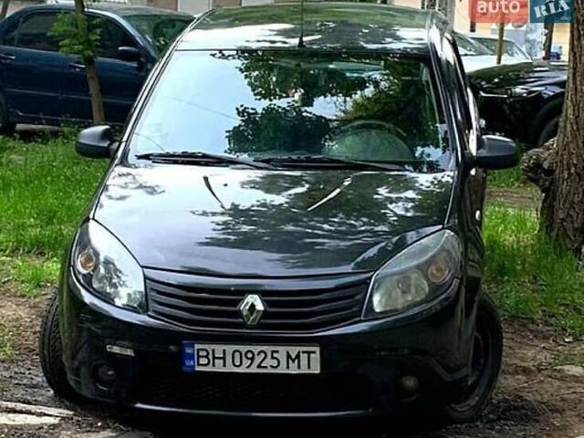 Черный Рено Сандеро, объемом двигателя 1.39 л и пробегом 350 тыс. км за 3600 $, фото 1 на Automoto.ua