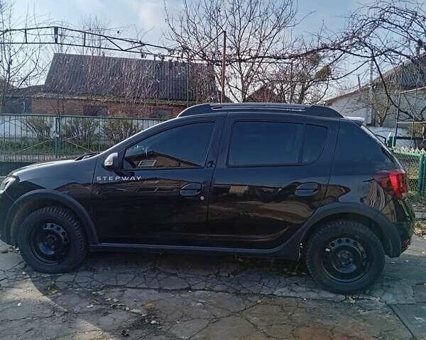 Черный Рено Сандеро, объемом двигателя 0.9 л и пробегом 31 тыс. км за 13000 $, фото 1 на Automoto.ua