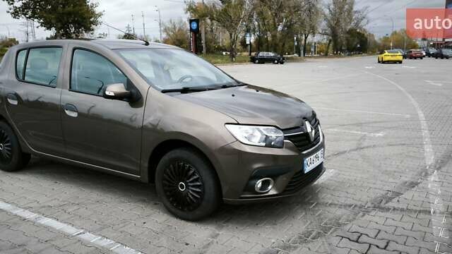 Коричневый Рено Сандеро, объемом двигателя 1 л и пробегом 95 тыс. км за 8500 $, фото 1 на Automoto.ua