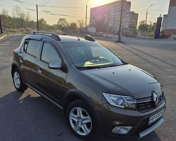 Коричневый Рено Сандеро, объемом двигателя 0.9 л и пробегом 61 тыс. км за 10900 $, фото 1 на Automoto.ua