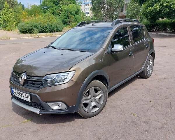 Коричневий Рено Сандеро, об'ємом двигуна 0.9 л та пробігом 23 тис. км за 11300 $, фото 1 на Automoto.ua
