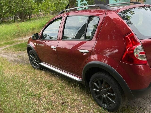Червоний Рено Сандеро, об'ємом двигуна 1.6 л та пробігом 203 тис. км за 6300 $, фото 1 на Automoto.ua