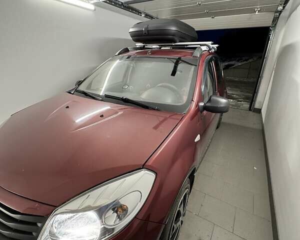 Красный Рено Сандеро, объемом двигателя 1.39 л и пробегом 102 тыс. км за 6200 $, фото 1 на Automoto.ua