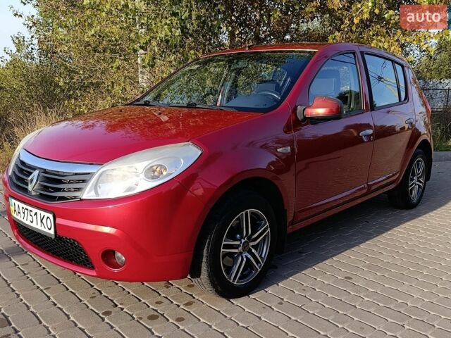 Красный Рено Сандеро, объемом двигателя 1.39 л и пробегом 180 тыс. км за 6200 $, фото 1 на Automoto.ua
