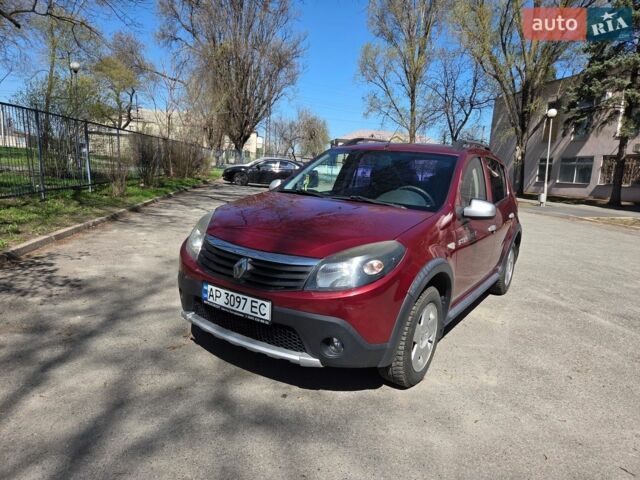 Красный Рено Сандеро, объемом двигателя 1.6 л и пробегом 136 тыс. км за 6900 $, фото 1 на Automoto.ua