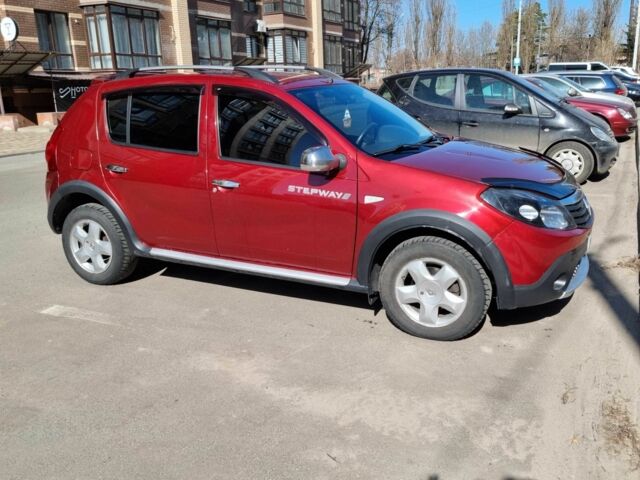 Красный Рено Сандеро, объемом двигателя 1.6 л и пробегом 110 тыс. км за 7390 $, фото 1 на Automoto.ua
