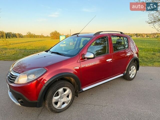 Красный Рено Сандеро, объемом двигателя 1.6 л и пробегом 153 тыс. км за 6900 $, фото 1 на Automoto.ua