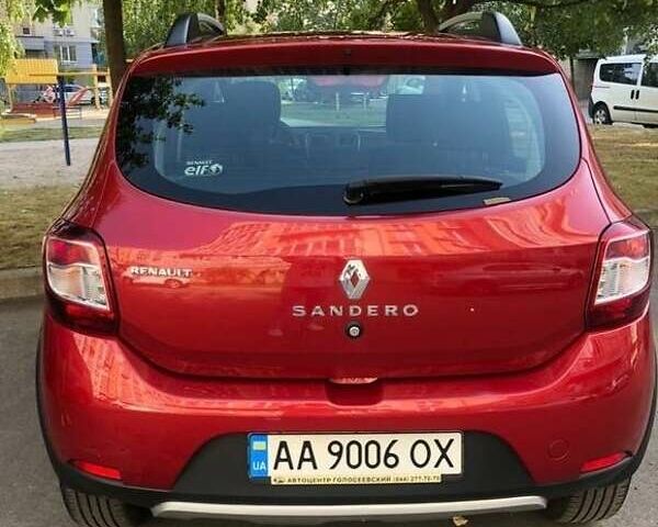 Красный Рено Сандеро, объемом двигателя 1.6 л и пробегом 50 тыс. км за 10000 $, фото 1 на Automoto.ua