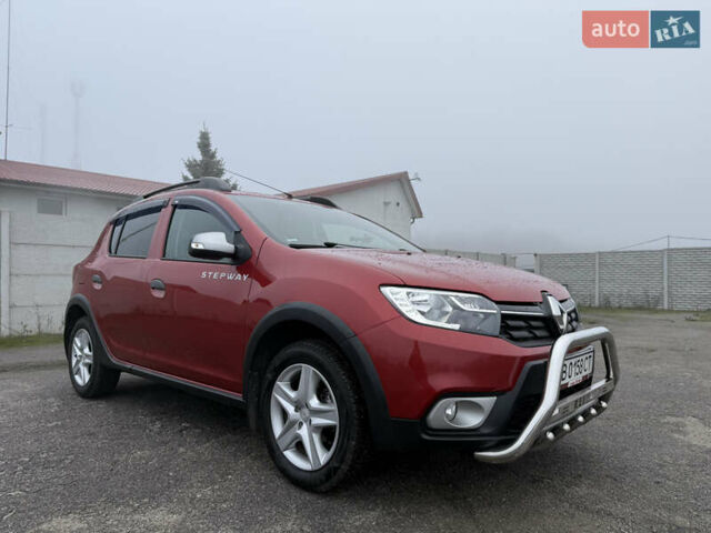 Красный Рено Сандеро, объемом двигателя 1.5 л и пробегом 94 тыс. км за 10700 $, фото 1 на Automoto.ua