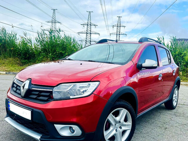 Красный Рено Сандеро, объемом двигателя 1.5 л и пробегом 125 тыс. км за 7900 $, фото 1 на Automoto.ua