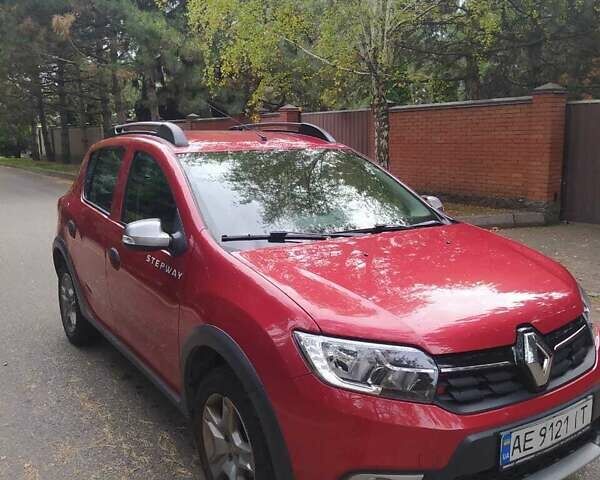 Красный Рено Сандеро, объемом двигателя 1.6 л и пробегом 66 тыс. км за 10200 $, фото 1 на Automoto.ua