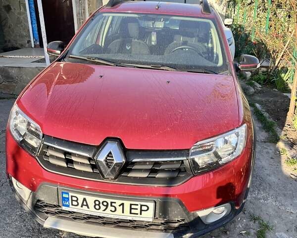 Красный Рено Сандеро, объемом двигателя 0.9 л и пробегом 55 тыс. км за 11100 $, фото 1 на Automoto.ua
