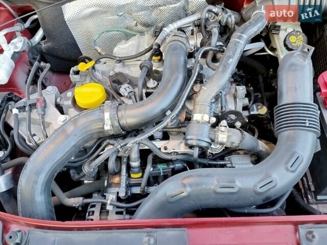 Красный Рено Сандеро, объемом двигателя 0.9 л и пробегом 52 тыс. км за 10700 $, фото 1 на Automoto.ua