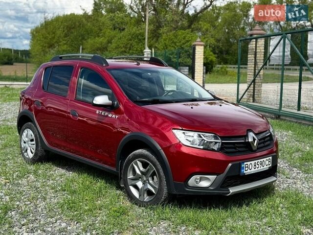 Красный Рено Сандеро, объемом двигателя 1.46 л и пробегом 138 тыс. км за 10300 $, фото 1 на Automoto.ua