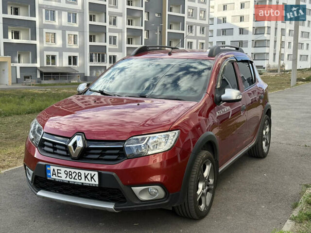 Красный Рено Сандеро, объемом двигателя 1.46 л и пробегом 107 тыс. км за 12000 $, фото 1 на Automoto.ua