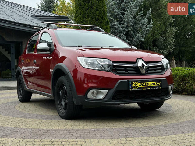 Красный Рено Сандеро, объемом двигателя 0.9 л и пробегом 117 тыс. км за 11200 $, фото 1 на Automoto.ua