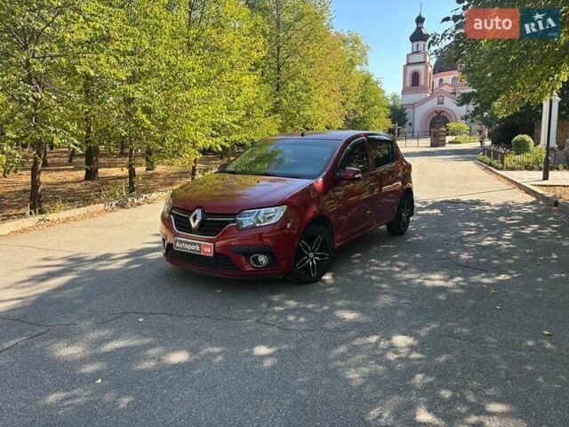 Красный Рено Сандеро, объемом двигателя 1 л и пробегом 43 тыс. км за 10490 $, фото 1 на Automoto.ua