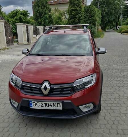 Красный Рено Сандеро, объемом двигателя 0.9 л и пробегом 108 тыс. км за 11500 $, фото 1 на Automoto.ua