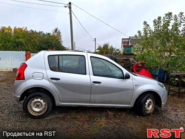 Рено Сандеро, объемом двигателя 1.4 л и пробегом 300 тыс. км за 3200 $, фото 1 на Automoto.ua