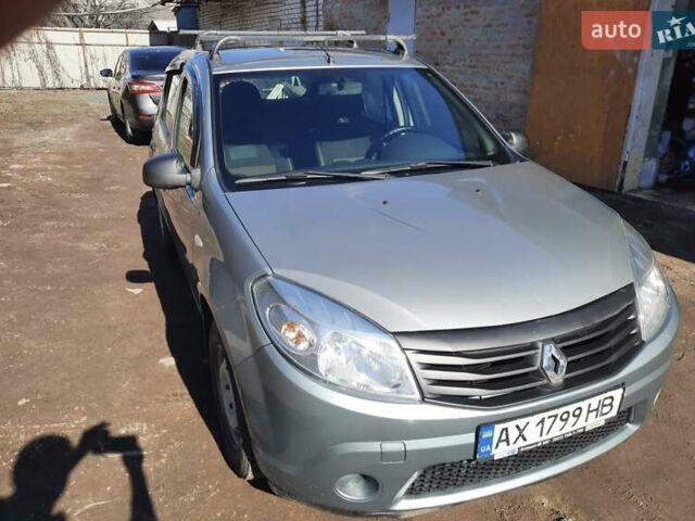 Серый Рено Сандеро, объемом двигателя 1.39 л и пробегом 175 тыс. км за 4600 $, фото 1 на Automoto.ua