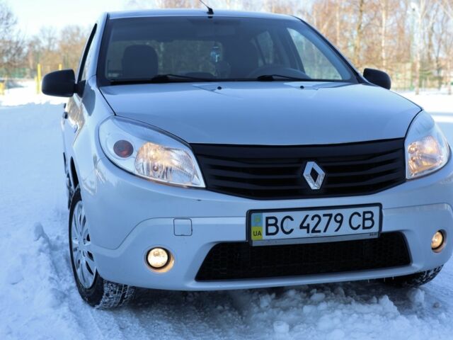 Серый Рено Сандеро, объемом двигателя 1.4 л и пробегом 260 тыс. км за 3800 $, фото 1 на Automoto.ua