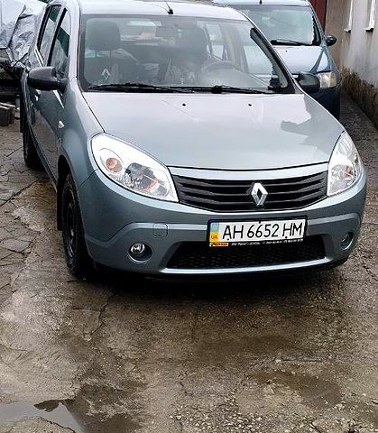 Серый Рено Сандеро, объемом двигателя 1.4 л и пробегом 70 тыс. км за 6800 $, фото 1 на Automoto.ua