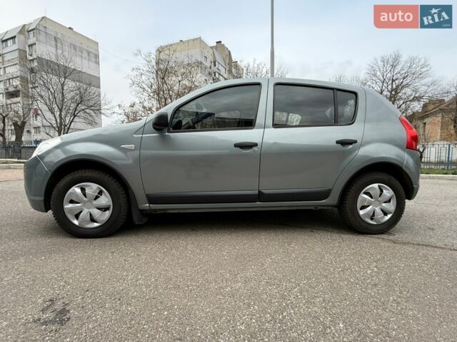 Серый Рено Сандеро, объемом двигателя 1.39 л и пробегом 203 тыс. км за 4600 $, фото 1 на Automoto.ua