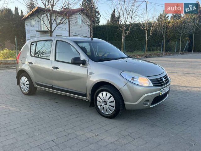 Серый Рено Сандеро, объемом двигателя 1.39 л и пробегом 200 тыс. км за 3900 $, фото 1 на Automoto.ua