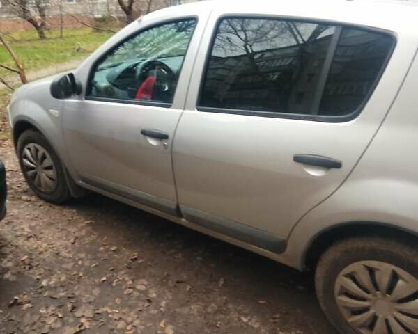 Серый Рено Сандеро, объемом двигателя 1.39 л и пробегом 179 тыс. км за 4800 $, фото 1 на Automoto.ua