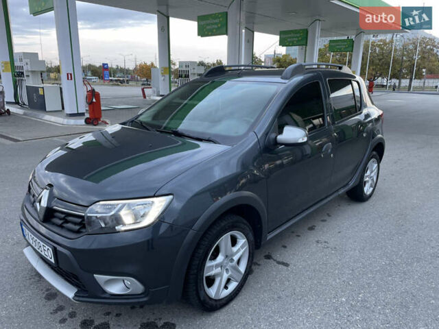 Серый Рено Сандеро, объемом двигателя 1.46 л и пробегом 132 тыс. км за 8300 $, фото 1 на Automoto.ua