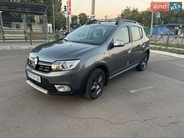 Серый Рено Сандеро, объемом двигателя 1.46 л и пробегом 98 тыс. км за 11600 $, фото 1 на Automoto.ua