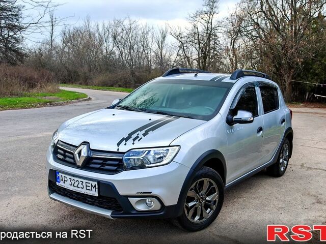 Серый Рено Сандеро, объемом двигателя 1.5 л и пробегом 114 тыс. км за 13000 $, фото 1 на Automoto.ua