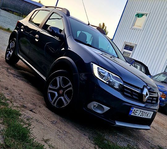 Серый Рено Сандеро, объемом двигателя 0.9 л и пробегом 87 тыс. км за 10999 $, фото 1 на Automoto.ua