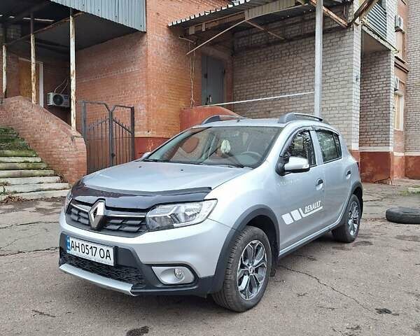 Сірий Рено Сандеро, об'ємом двигуна 0.9 л та пробігом 17 тис. км за 11500 $, фото 1 на Automoto.ua